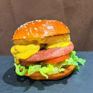 Hamburguesa Vegana Con Patatas Fritas (curry-mango)