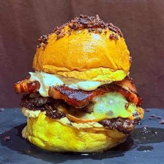 Burger de Abril: Lingote ahumado con patatas