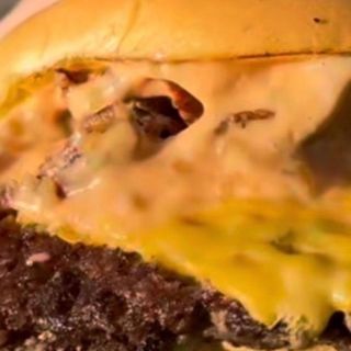 Cheeseburger con patatas