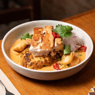 Corvina a lo macho con tacu tacu