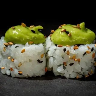 173. Uramaki salmon aguacate (8 Uds.)