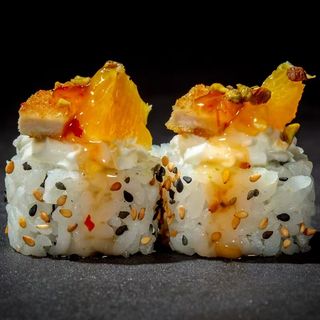 178. Uramaki salmon pollo (8 Uds.)