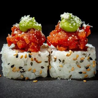 179. Uramaki salmon queso polvo (8 Uds.)