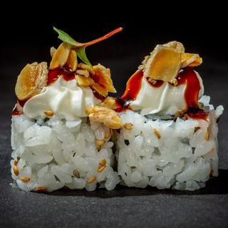 182. Uramaki langostino almendra (8 Uds.)