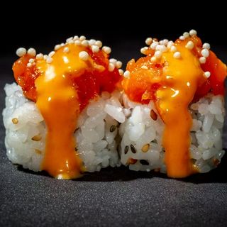 193. Uramaki spicy salmon (8 Uds.)