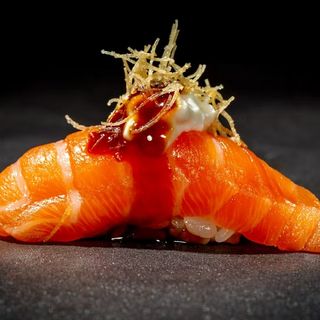 101. Nigiri Salmón Y Queso (2 Uds.)
