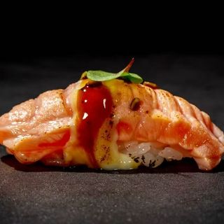103. Nigiri salmon Flambeado (2 Uds.)