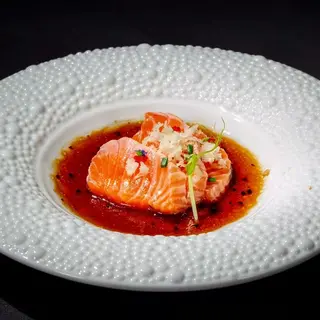 142. Tataki salmon (4 Uds.)