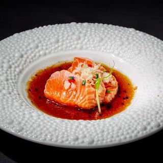142. Tataki salmon (4 Uds.)