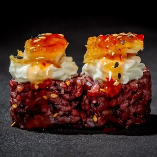 206. Uramaki black pollo (8 Uds.)