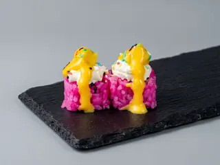 208. Uramaki mango rosa