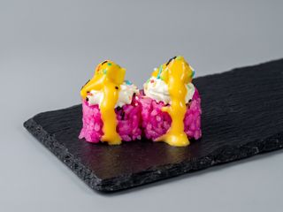 208. Uramaki mango rosa