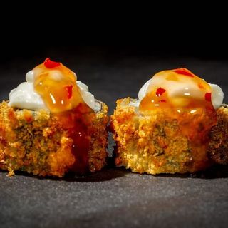 166. Uramaki frito agridulce (8 Uds.)