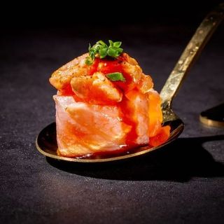 145. Bigne salmon flambeado especial (2 Uds.)