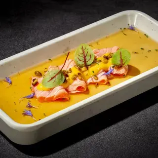 138. Carpaccio salmon flambeado (4 Uds.)