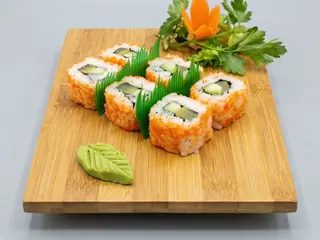 E13. Maki California De Nabo Y Aguacate (6 Uds.)