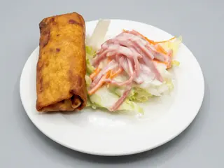 3. Ensalada Con Rollo