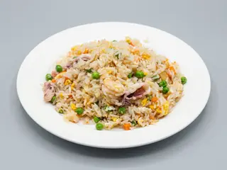 40. Arroz Frito Cantonés