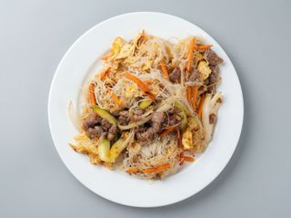 57. Fideos Chinos Fritos Con Ternera