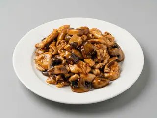 93. Pollo Con Champiñón