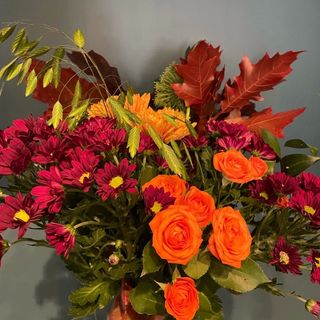 Ramo de flores colores cálidos