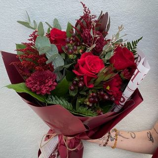 Ramo variado tonos rojos