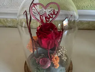Cúpula con rosa eterna tamaño M