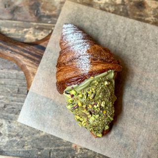 Croissant relleno de Pistacho