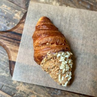 Croissant relleno de Kinder Bueno