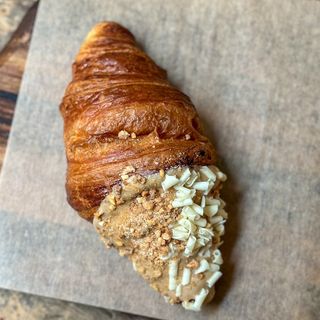 Croissant relleno de Kinder Bueno