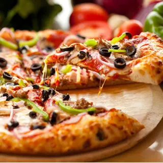 1 PIZZA GRANDE + PATATAS  FRITAS +1 LITROS