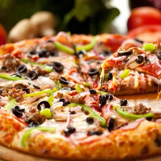 2  PIZZA MEDIANA  0.32 + PATATAS +1 LITROS