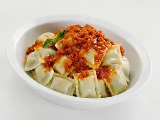 Raviolis De Carne con salsa Boloñesa