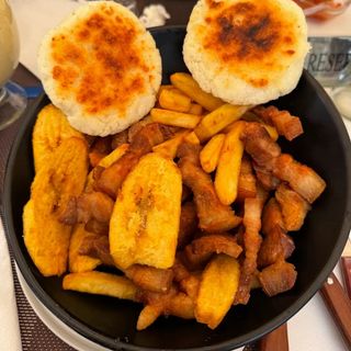Chicharrón con plátano