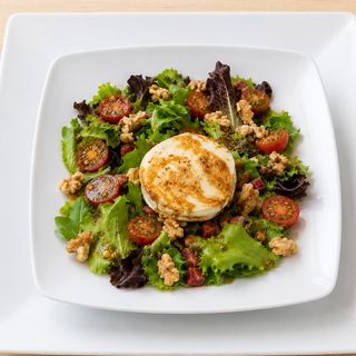 Ensalada De Queso De Cabra Templada