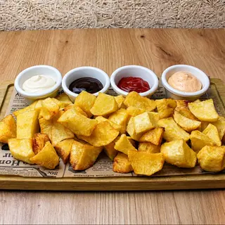 PATATAS FRITAS CON MIX DE SALSAS SIN GLUTEN