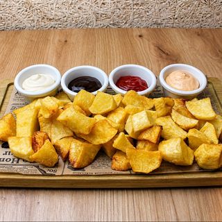 PATATAS FRITAS CON MIX DE SALSAS SIN GLUTEN