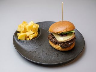 Eiffel Tower burguer con queso brie