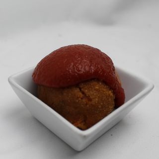 BOMBA DE BACON Y JAMÓN (PICANTE ALIOLI)