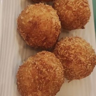 Croquetas de matachana con mermelada de pimientos