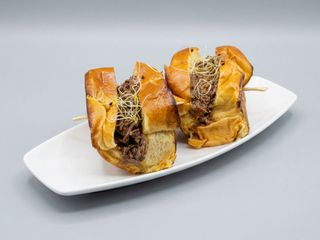 Pan Brioche Relleno de Carrillerras (2 Unidades)