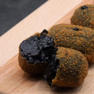 Croquetas De Chipirones en su tinta