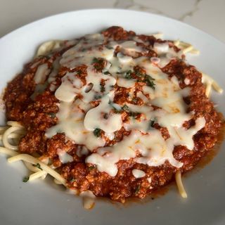 Spaghetti Boloñesa con queso ahumado