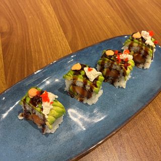 M2 Roll salmon aguacate (8)