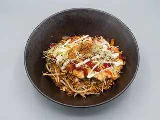 (82) Tallarines plancha con pollo almendrado 