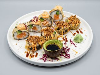 (1) Roll california en Tempura