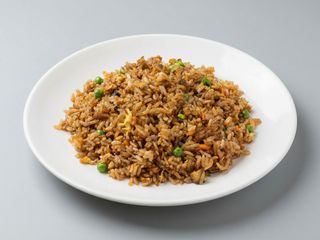 (52)Arroz frito con verduras 