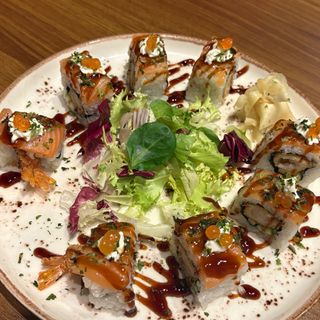 Roll langostino y salmón