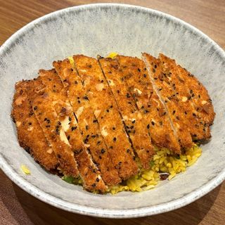 (82a) Arroz con curry con pollo almendrado