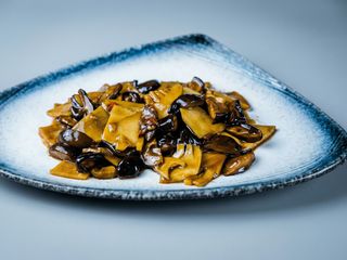 Salteado De Bambú Con Setas Y Champiñones